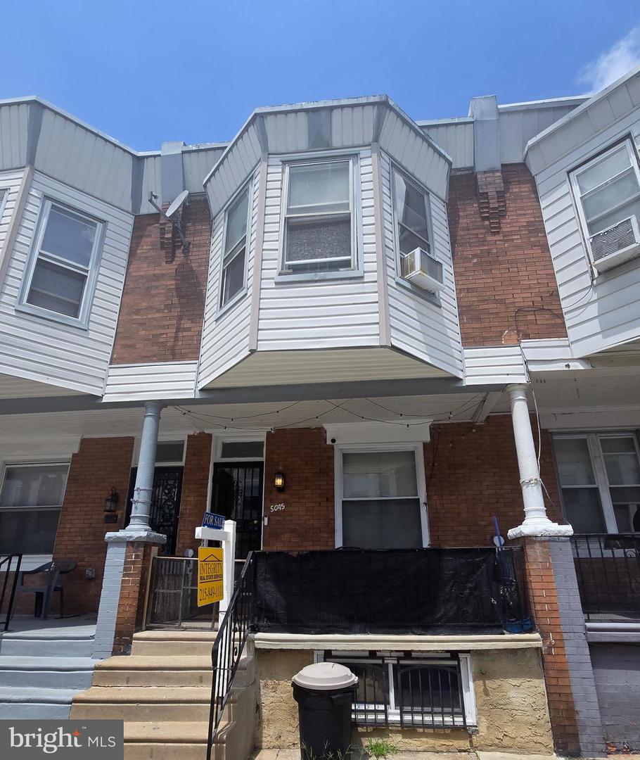 5045 Summer St Property Photo 1