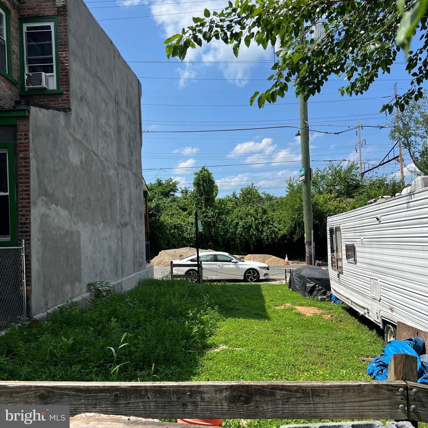 1124 W Glenwood Ave Property Photo 1