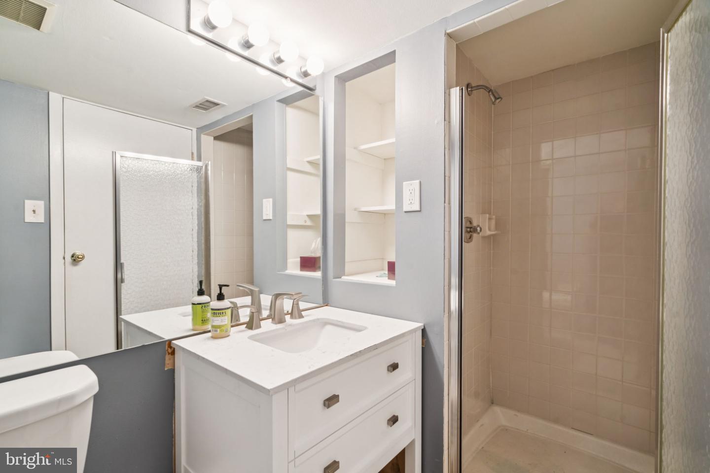 115-19 Cuthbert St #b Property Photo 7