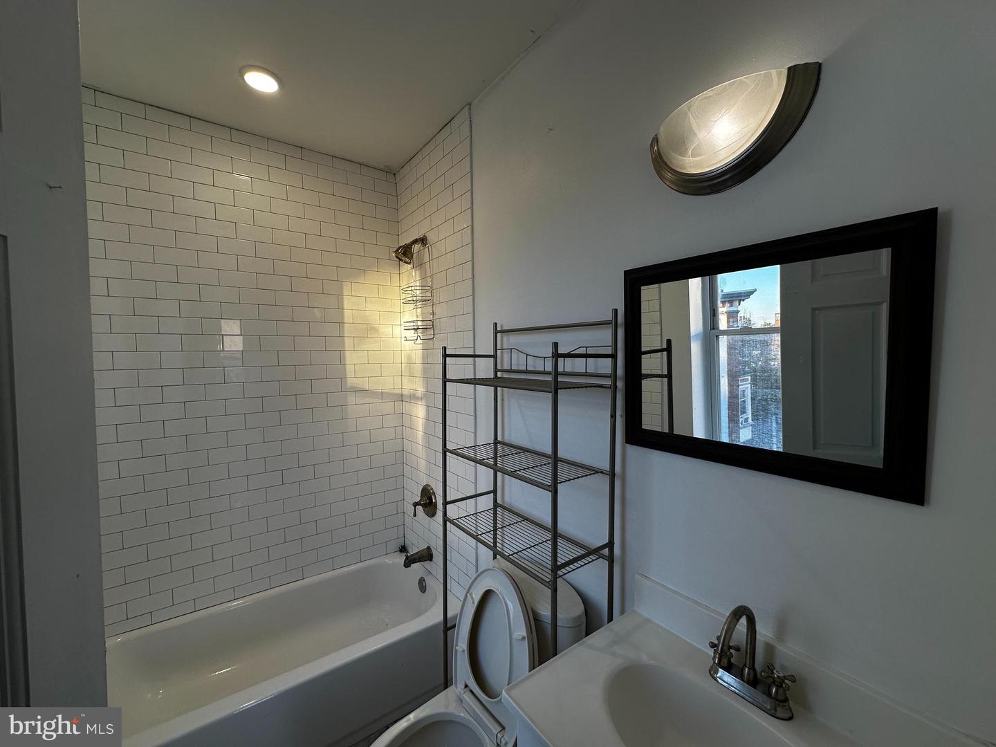 6332 Germantown Ave Property Photo 9