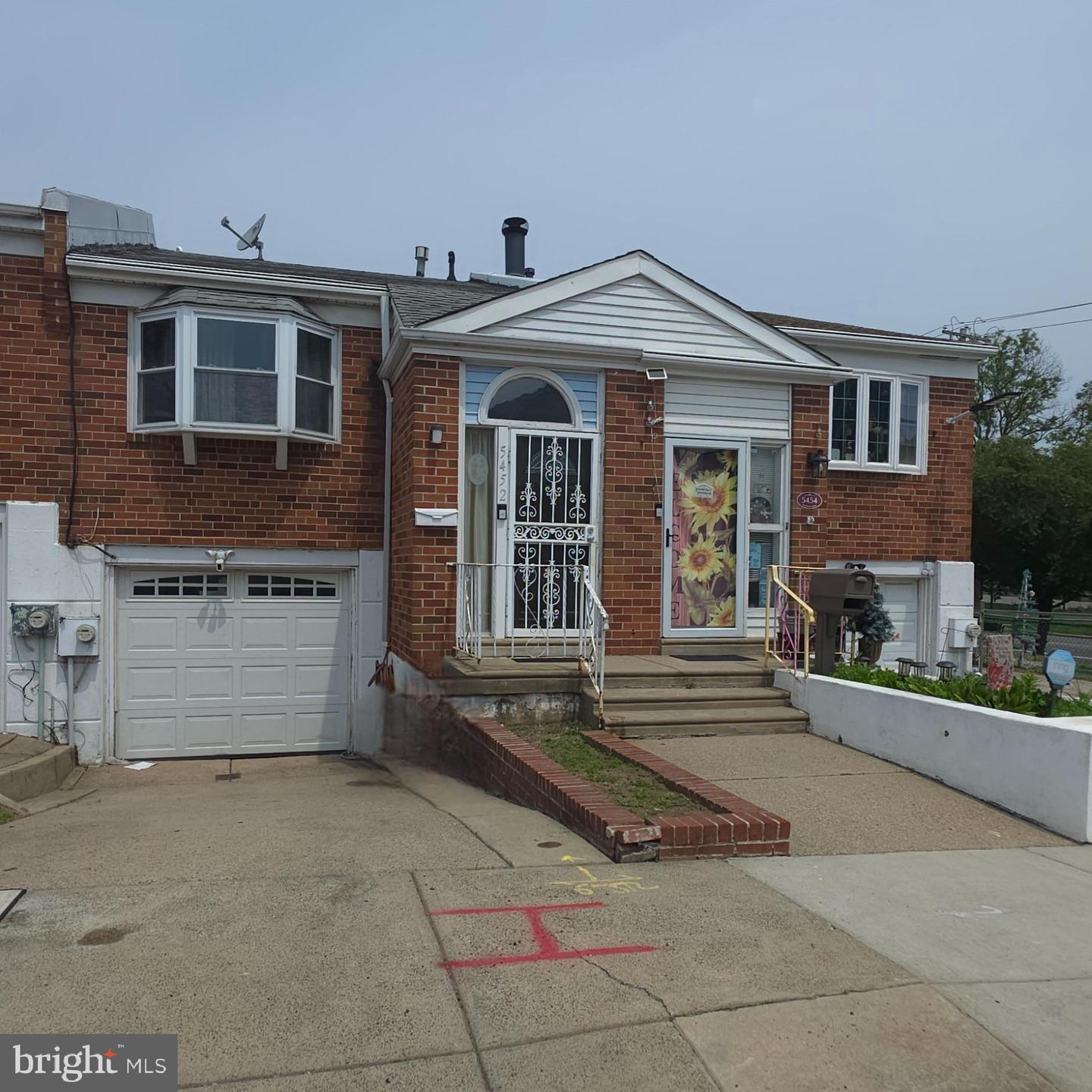 5452 Hawthorne St Property Photo