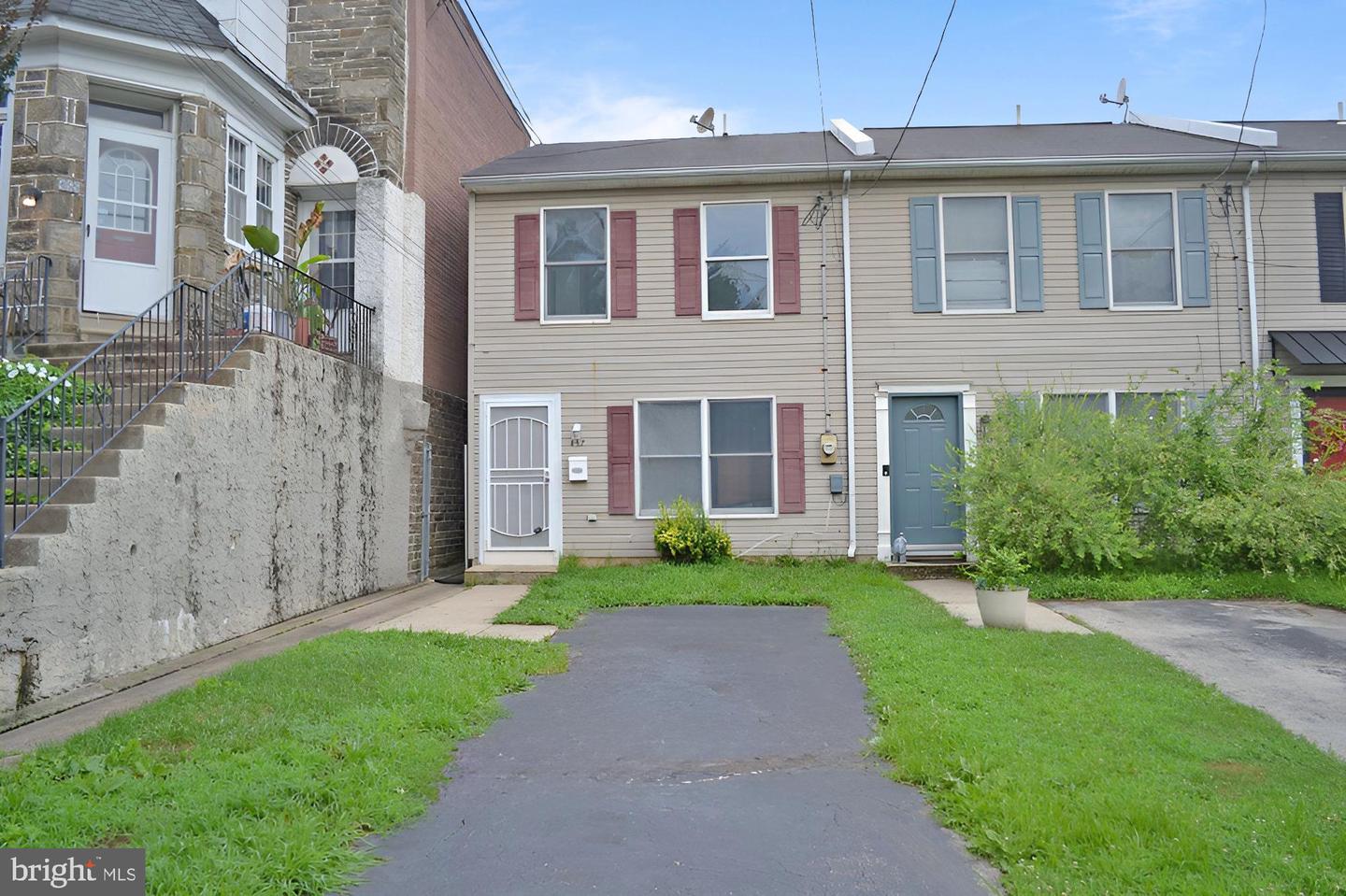 457 E VERNON RD Property Photo 1