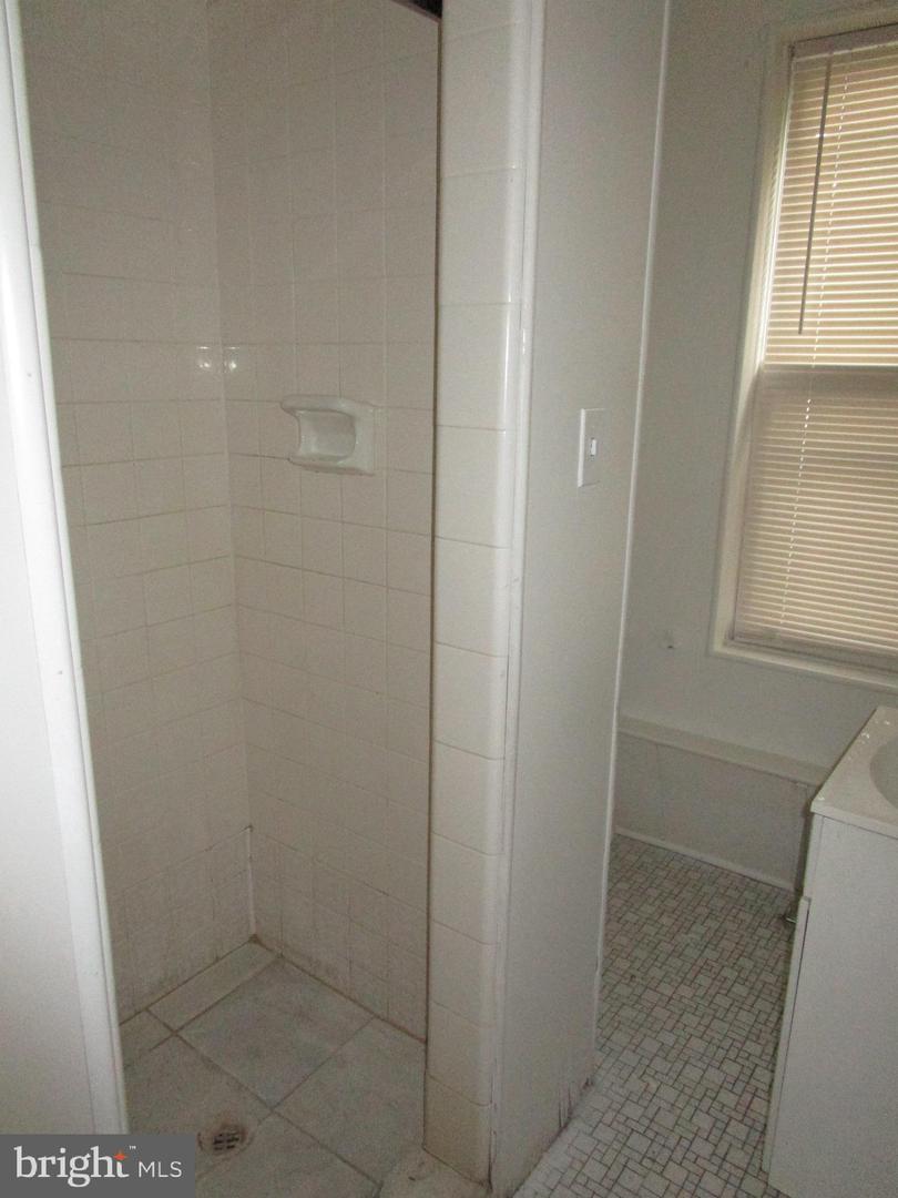 818 Wynnewood Rd #3 Property Photo 4