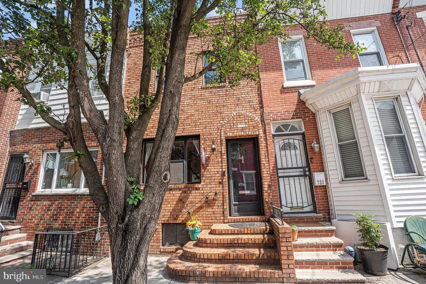 725 HOFFMAN ST Property Photo 1