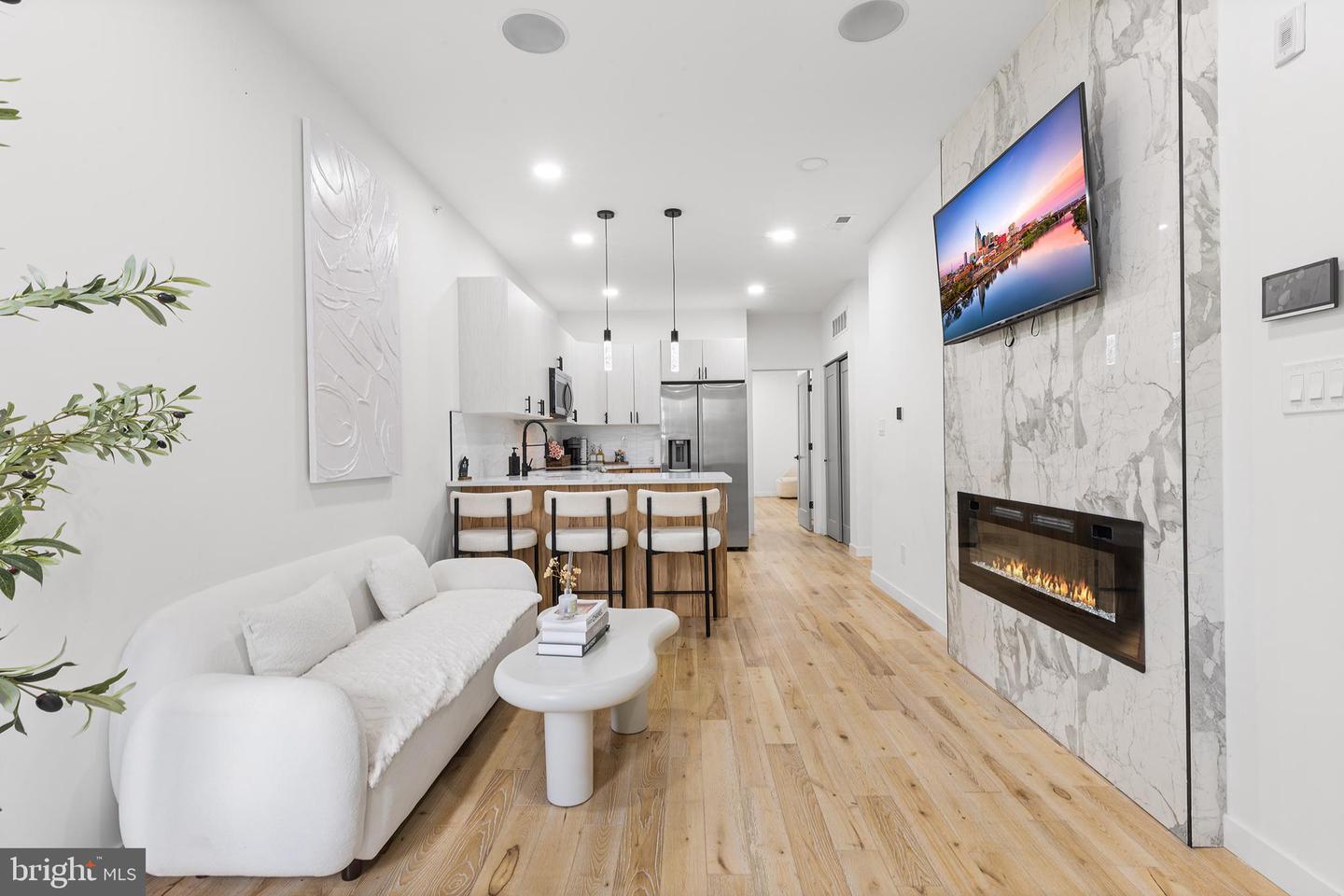 647 N 41st St #unit C Property Photo 1