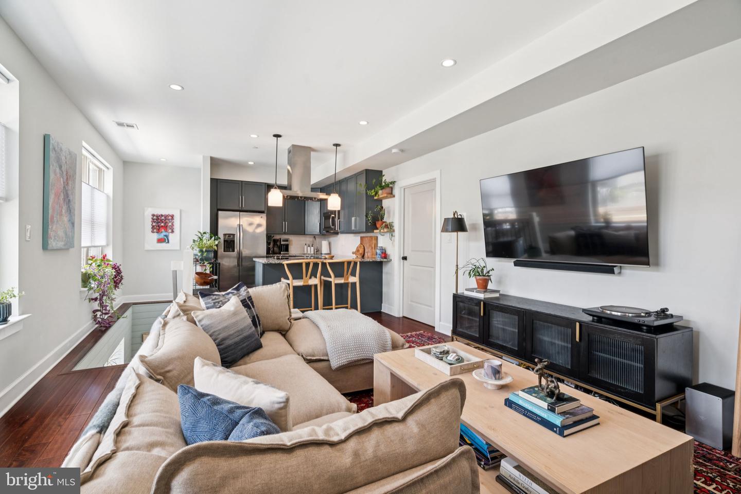 714-24 N Chadwick St #1 Property Photo 1