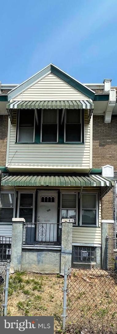 6065 CHESTER AVE Property Photo 1