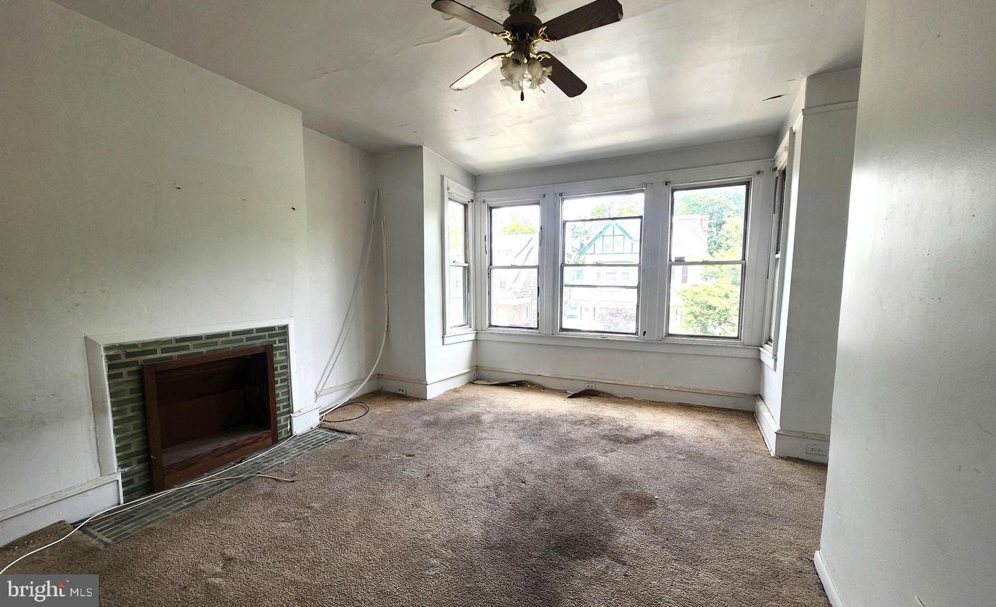 6136 W Oxford St Property Photo 1