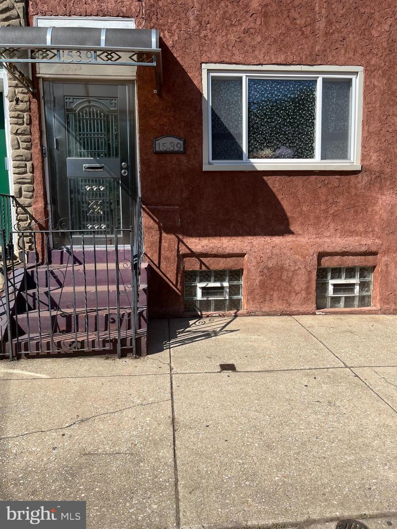 1539 W Thompson St Property Photo 1