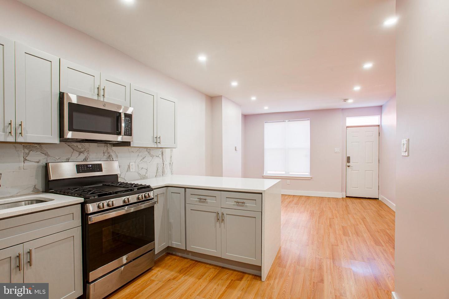 1317 N Myrtlewood St Property Photo 1