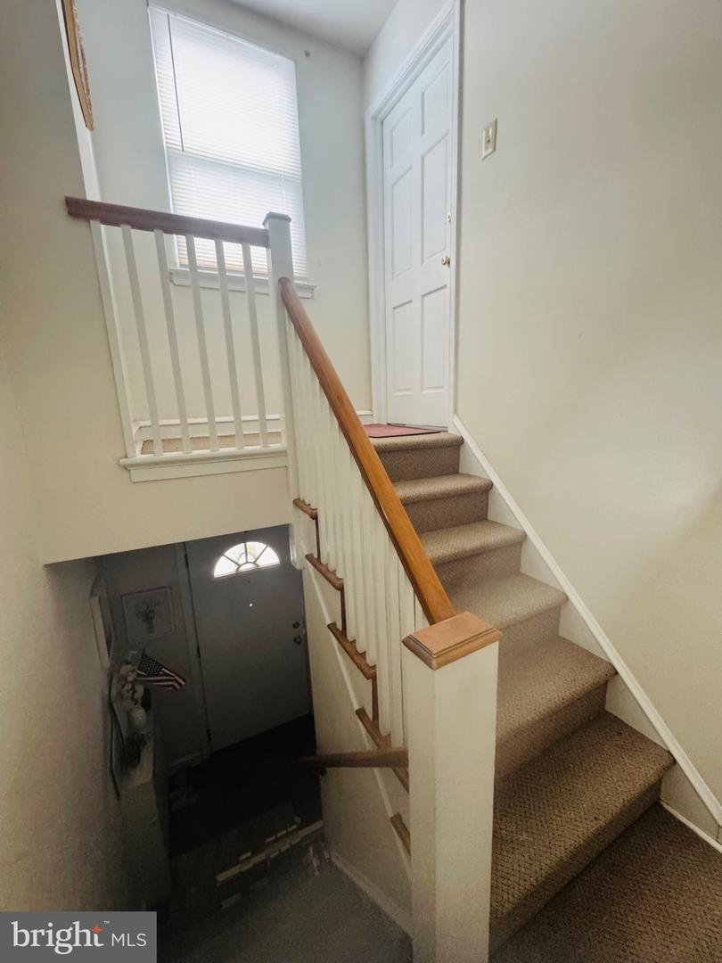 7233 Barnard St Property Photo 11