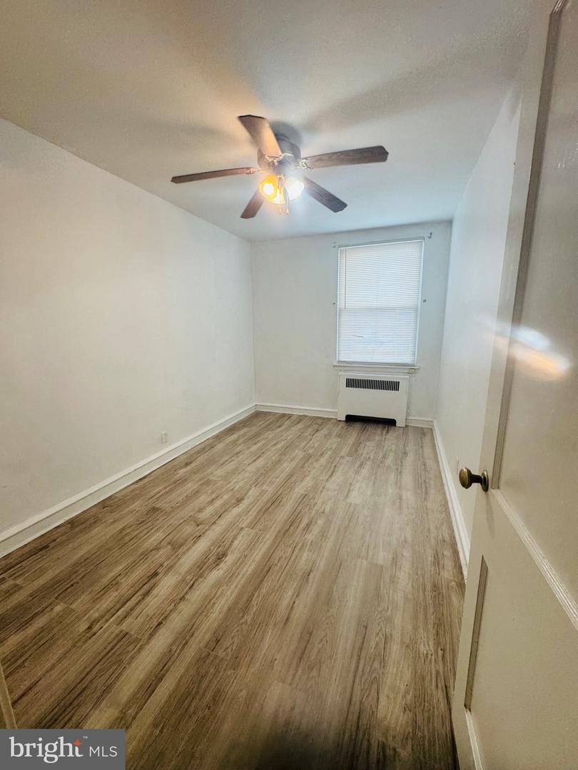 7233 Barnard St Property Photo 16