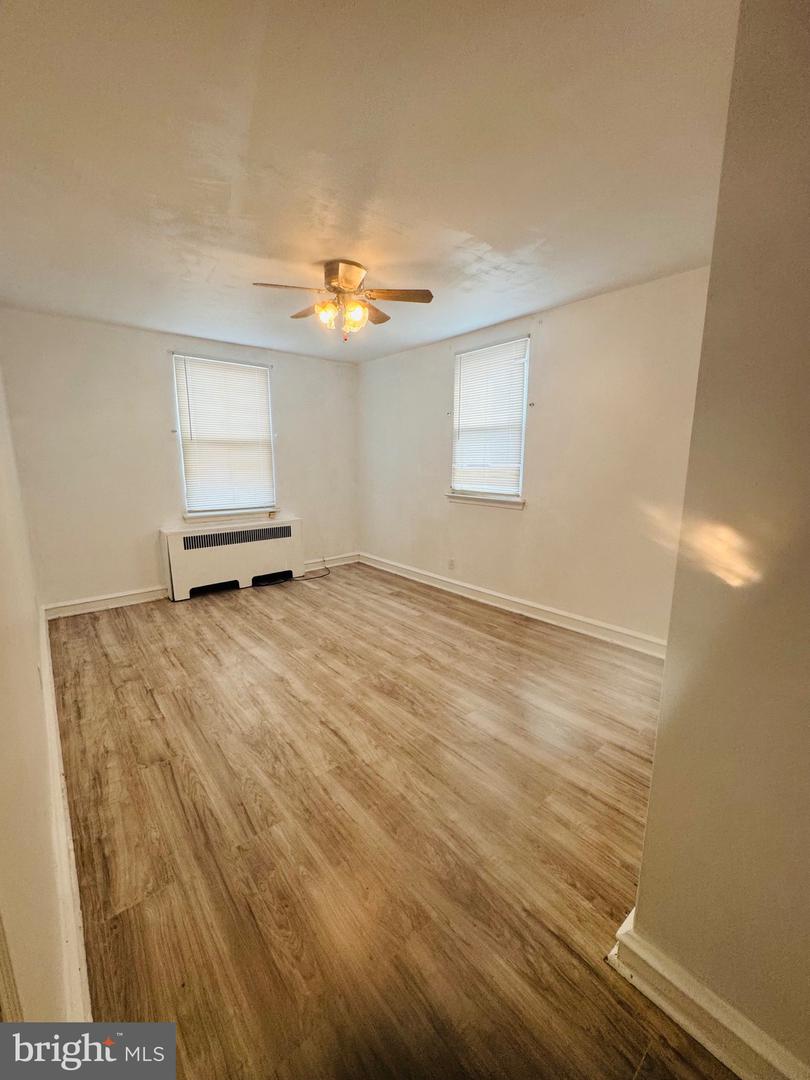 7233 Barnard St Property Photo 17