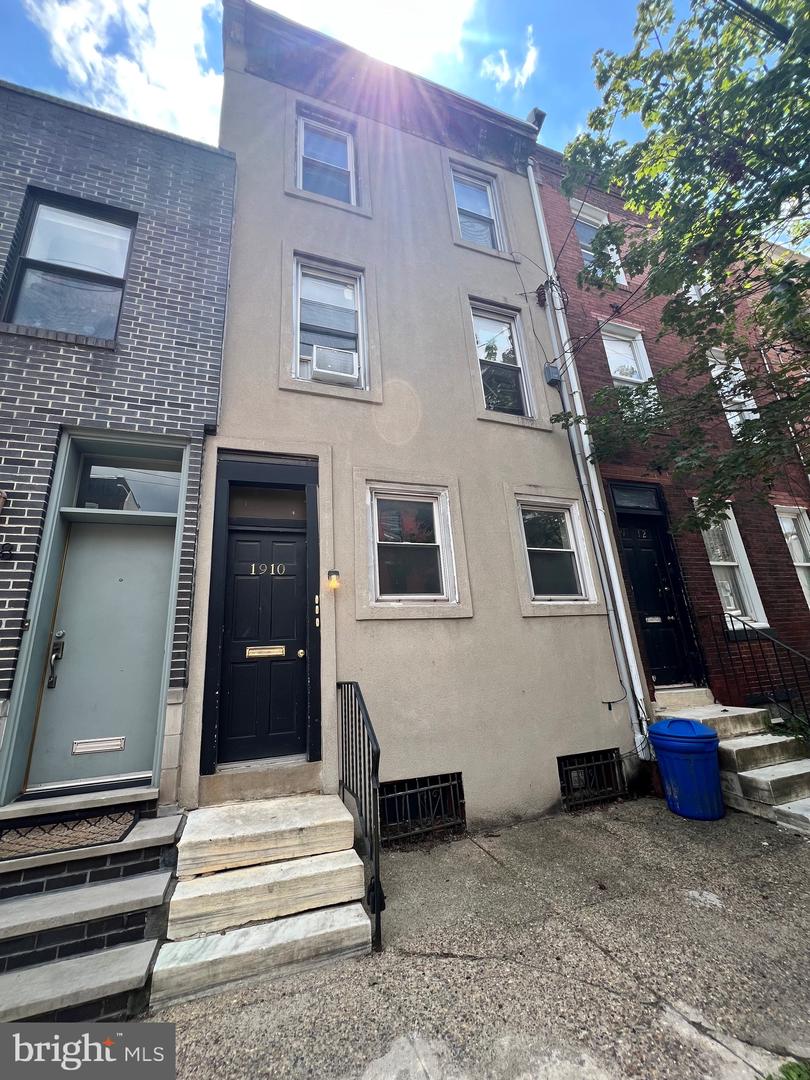 1910 Catharine St #1 Property Photo 1