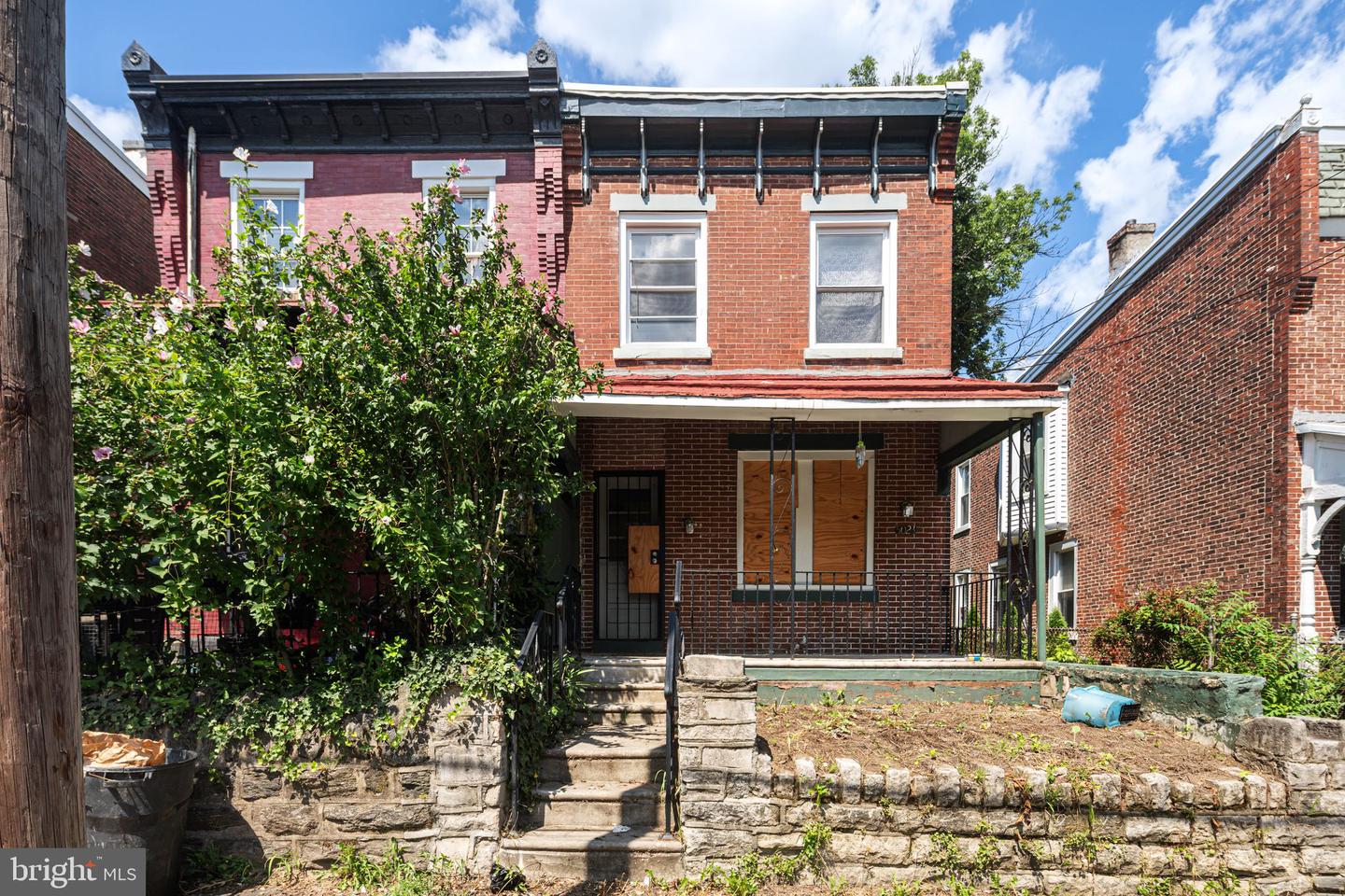 5023 KEYSER ST Property Photo 1