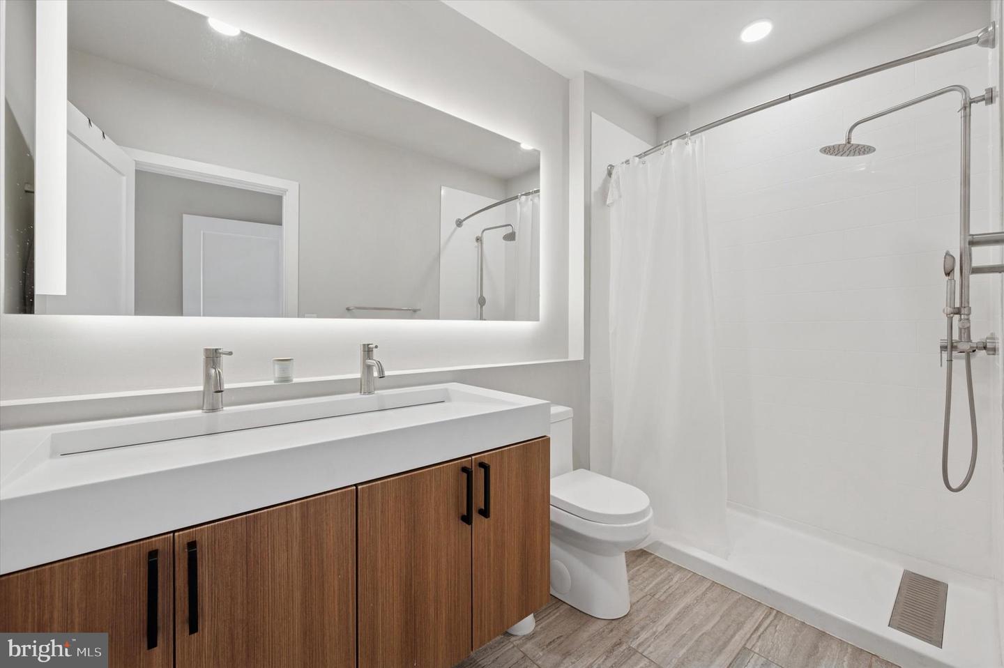 3024 N American St Property Photo 9