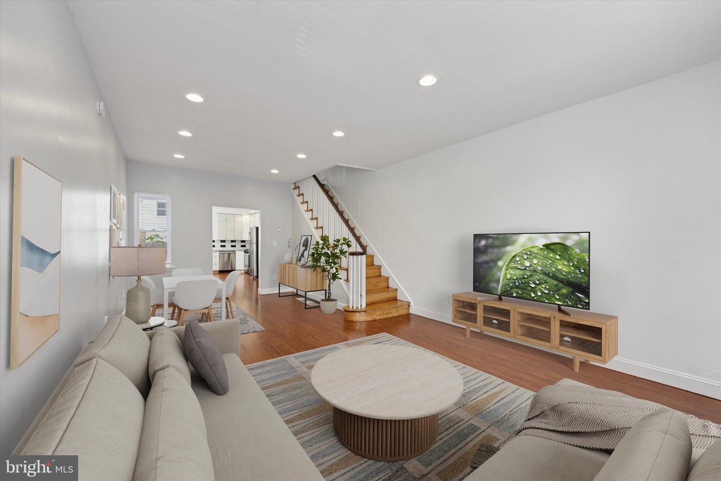 2626 E Somerset St Property Photo 1