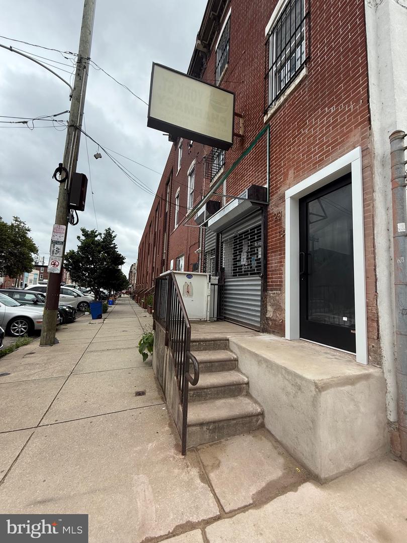 2334 E York St Property Photo 1