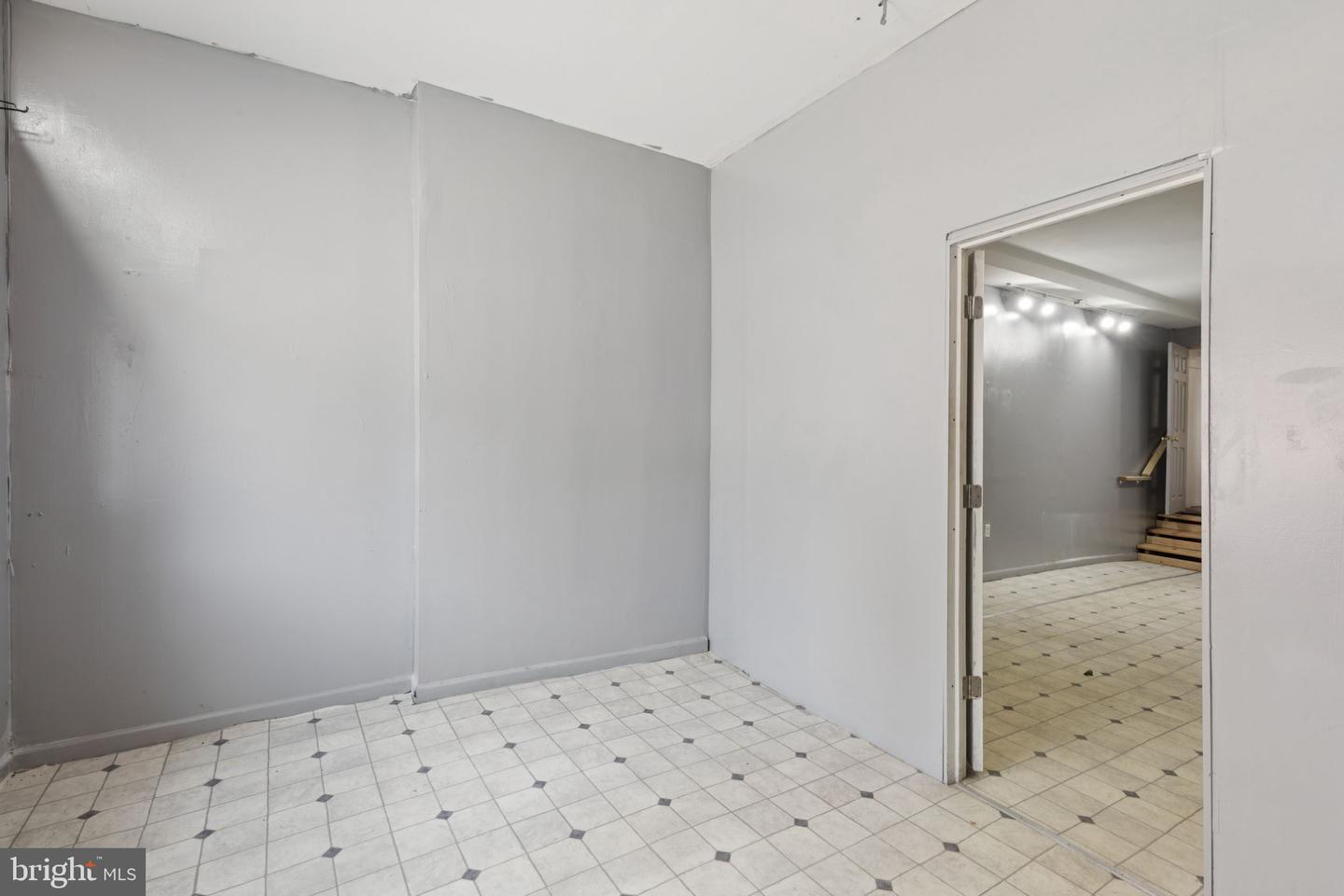 1520 W Ontario St Property Photo 2