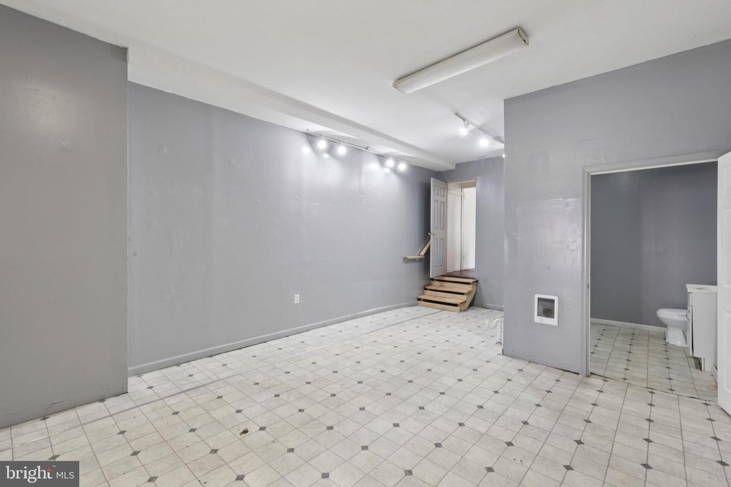 1520 W Ontario St Property Photo 4