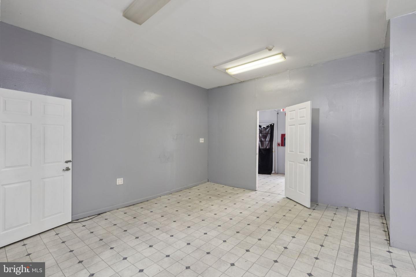 1520 W Ontario St Property Photo 5