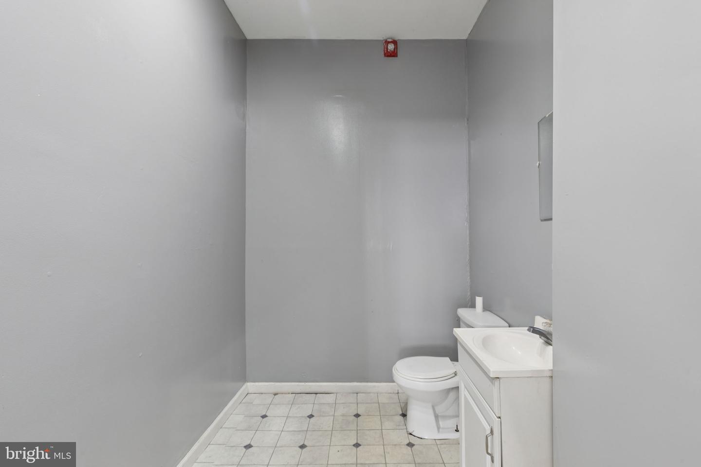 1520 W Ontario St Property Photo 6