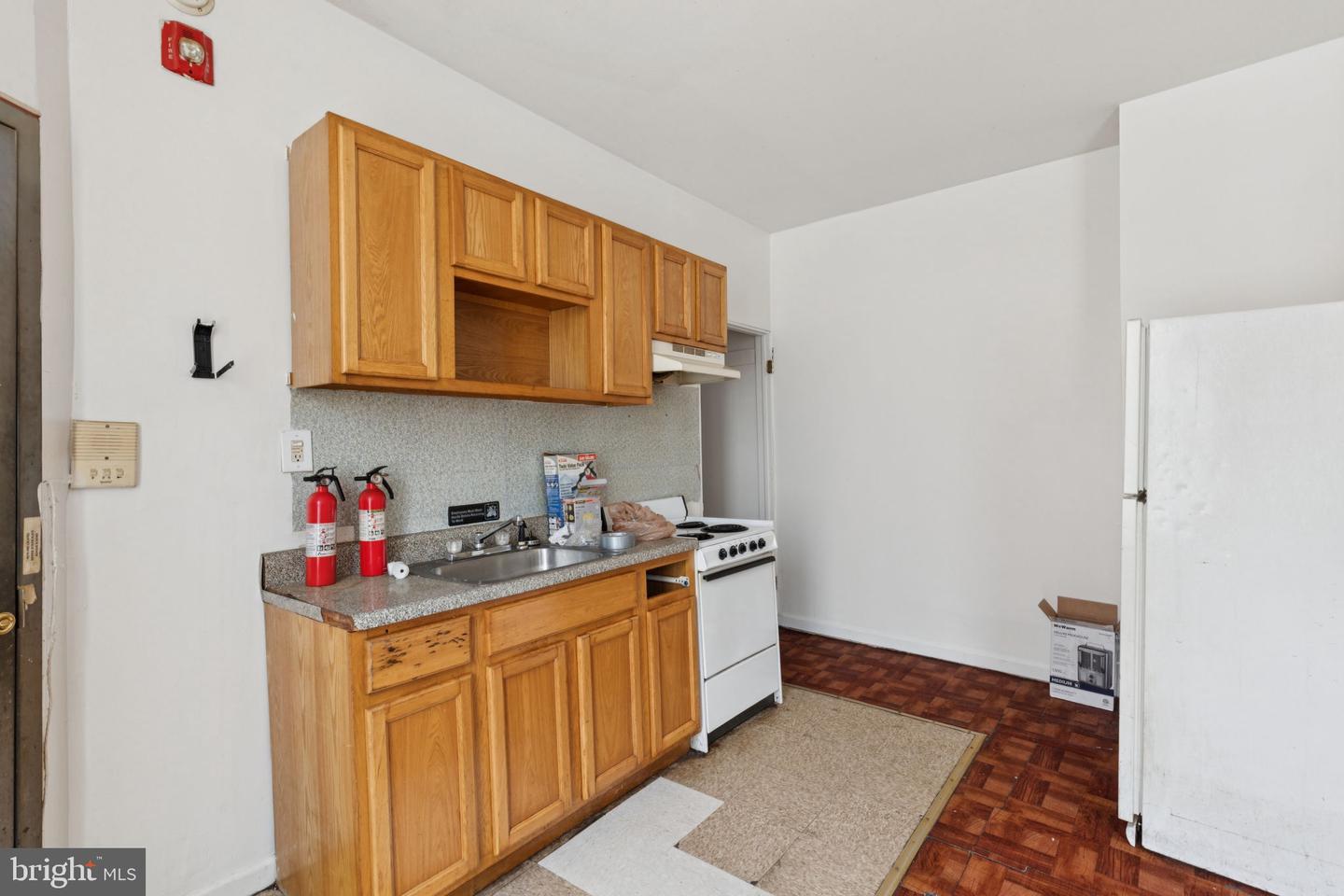 1520 W Ontario St Property Photo 8