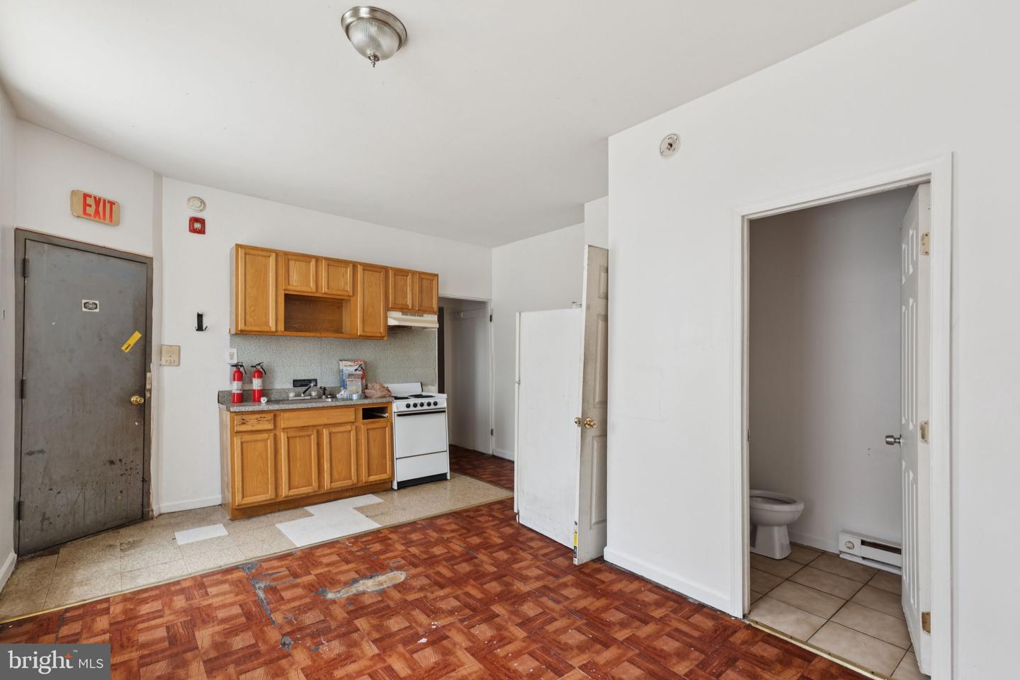 1520 W Ontario St Property Photo 10