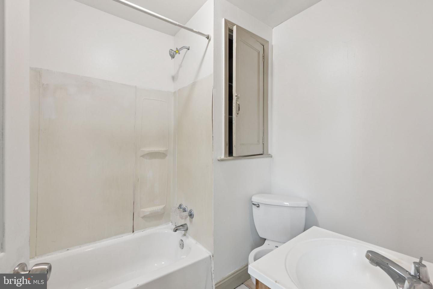 1520 W Ontario St Property Photo 18