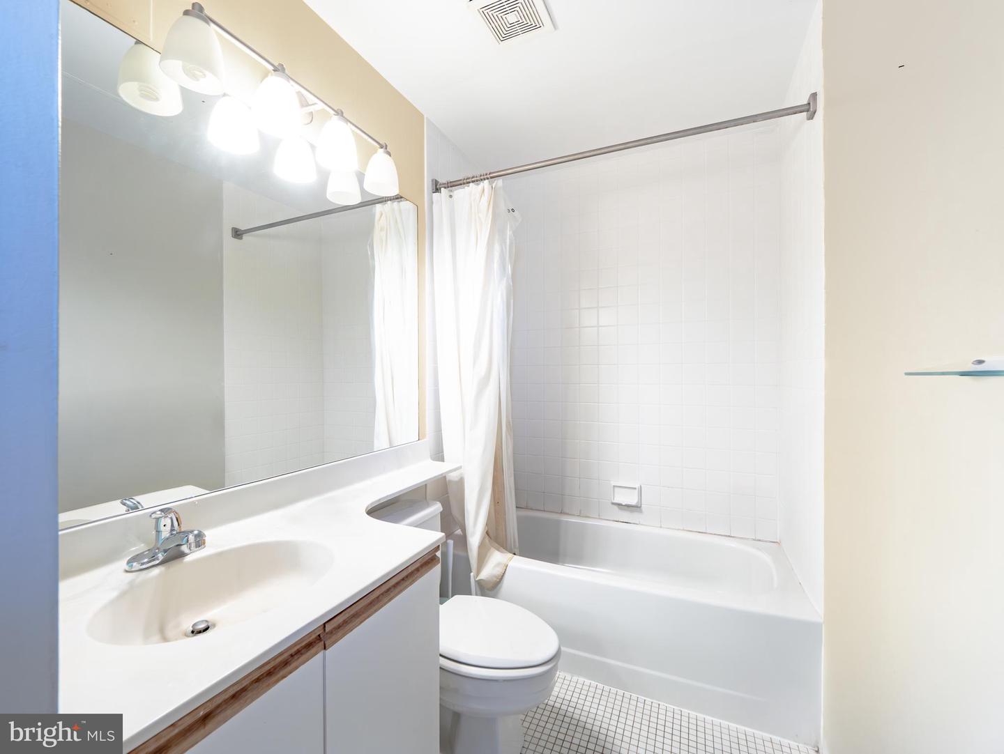1601 Spring Garden St #208 Property Photo 10