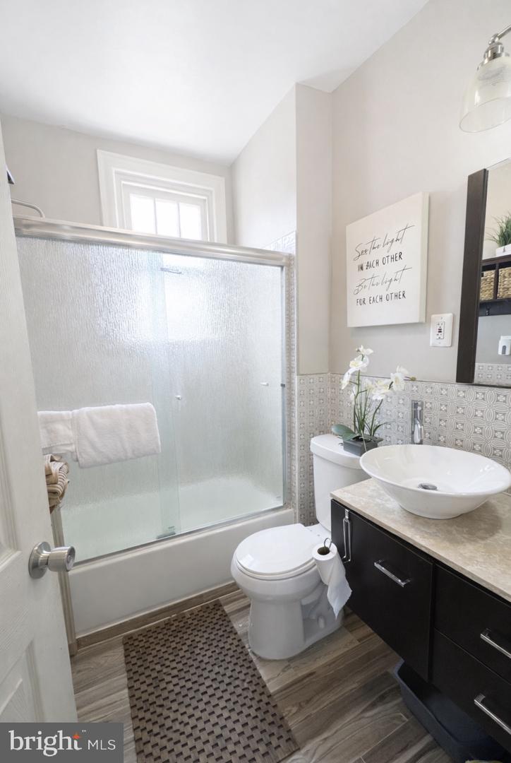 60 E Durham Property Photo 18