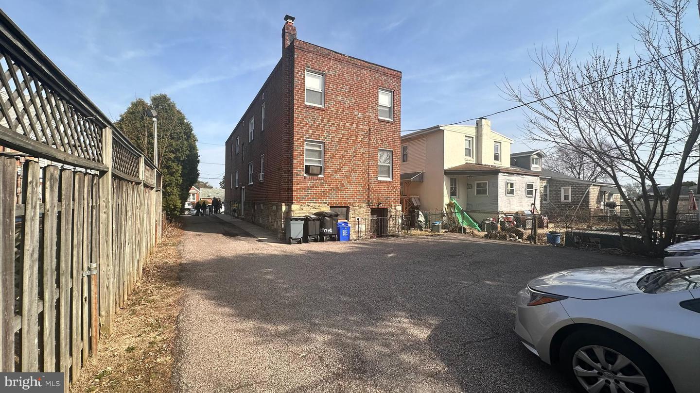 7712-14 Watson St Property Photo 2