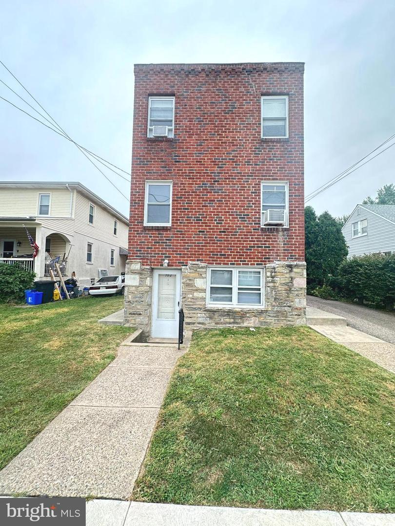 7712-14 Watson St Property Photo 3