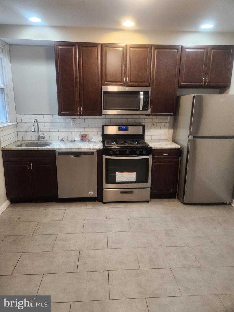 5250 W Berks St #2 Property Photo 2