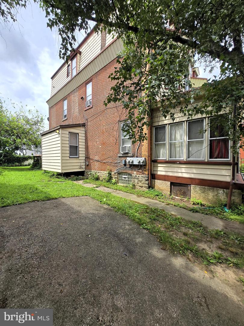 220 E Tabor Rd Property Photo 2
