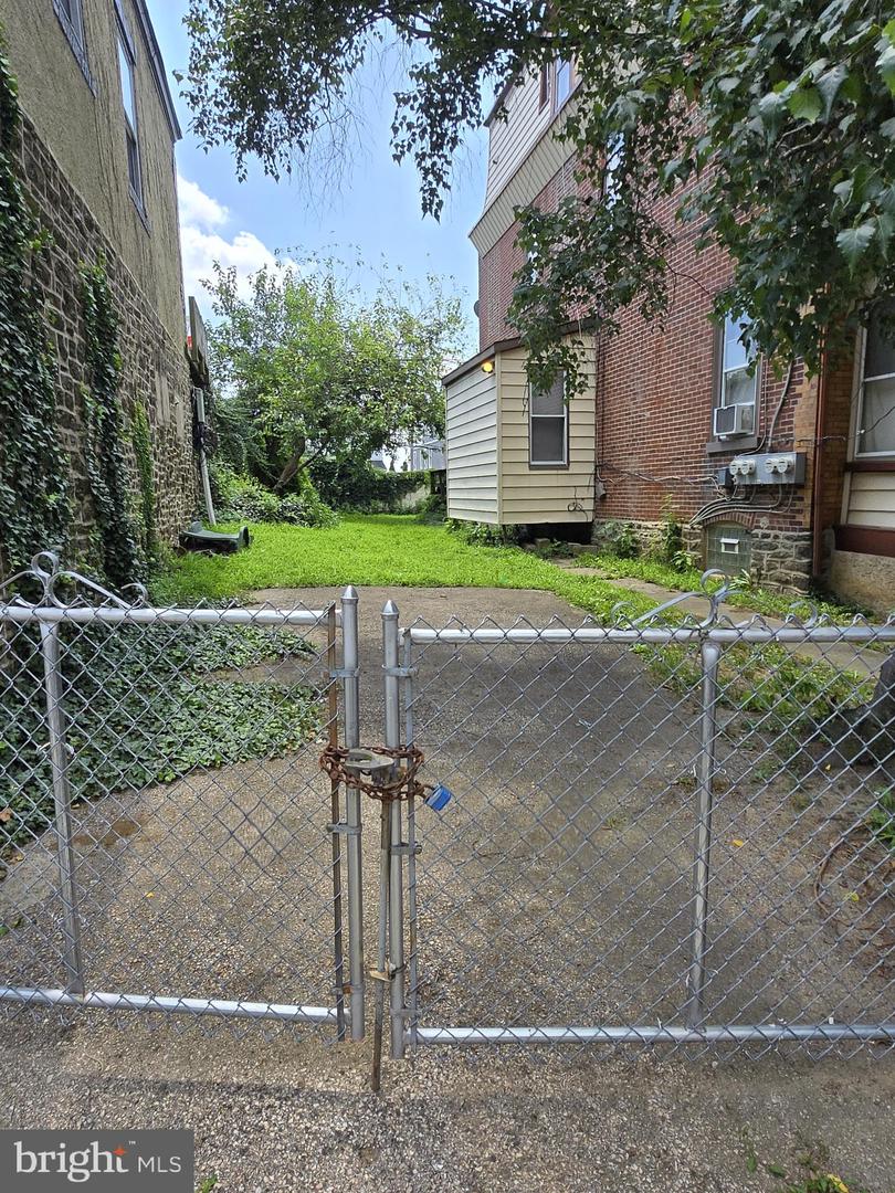 220 E Tabor Rd Property Photo 3