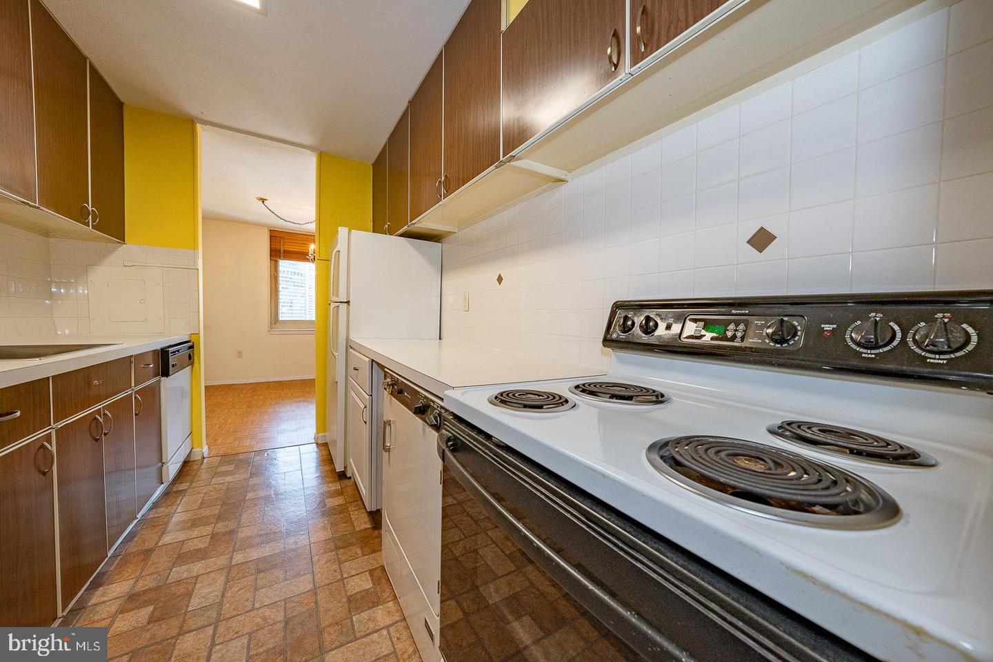 1919 Chestnut St #1016 Property Photo 4