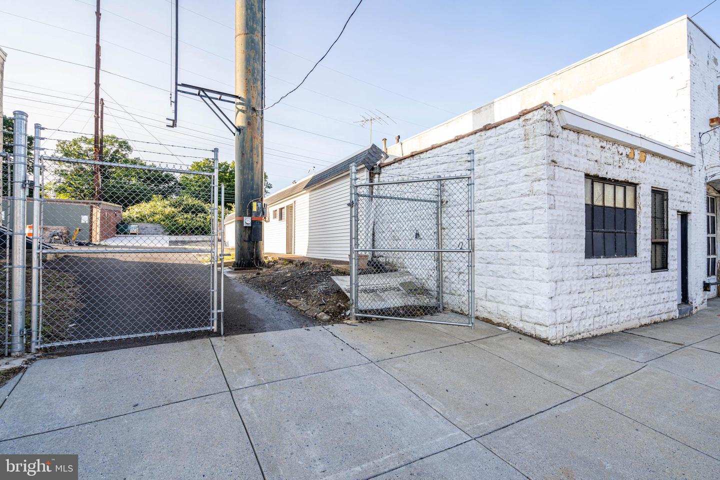6914-16 State Rd Property Photo 1