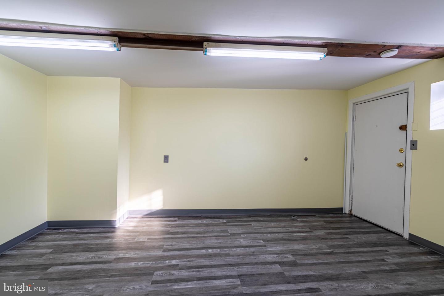 6914-16 State Rd Property Photo 4