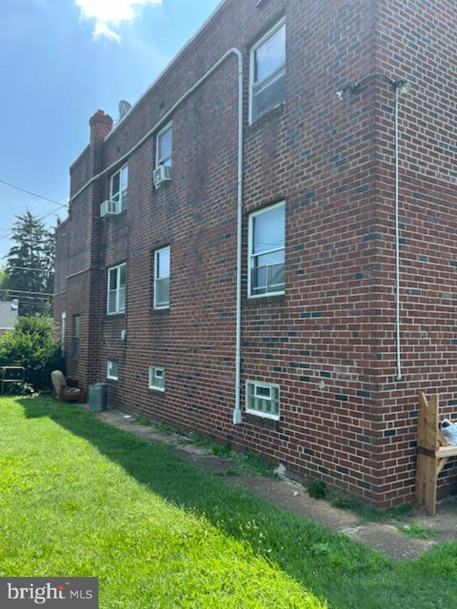 7314-16 Dorcas St Property Photo 4