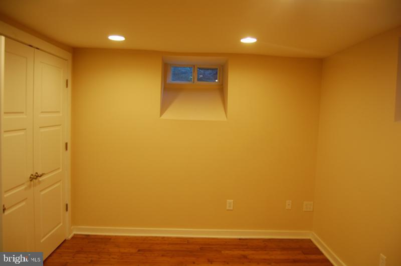 359 Lyceum Ave Property Photo 23