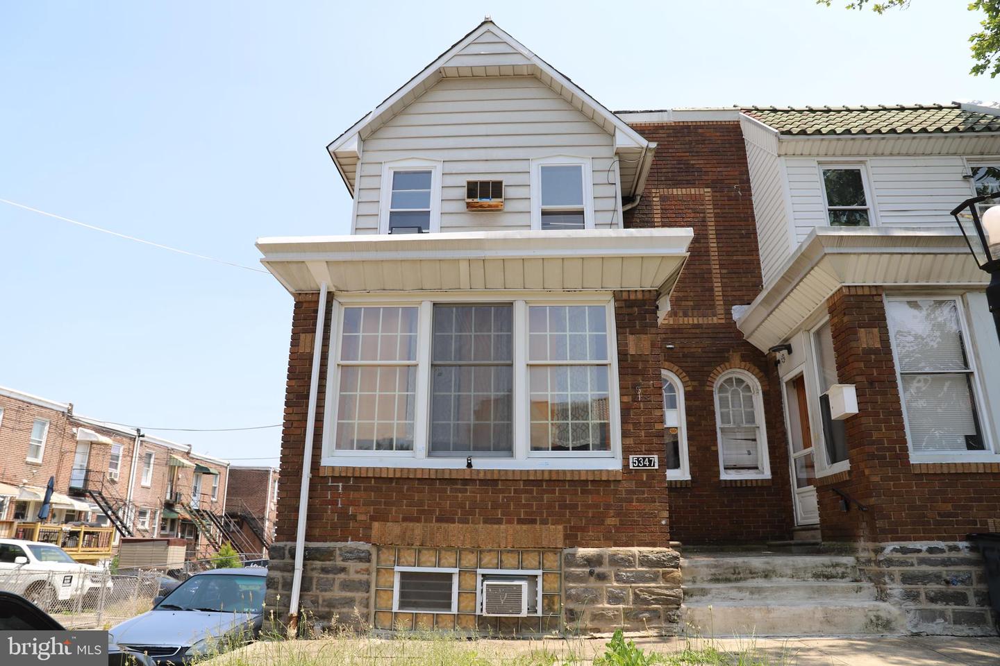 5347 SYLVESTER ST Property Photo 1