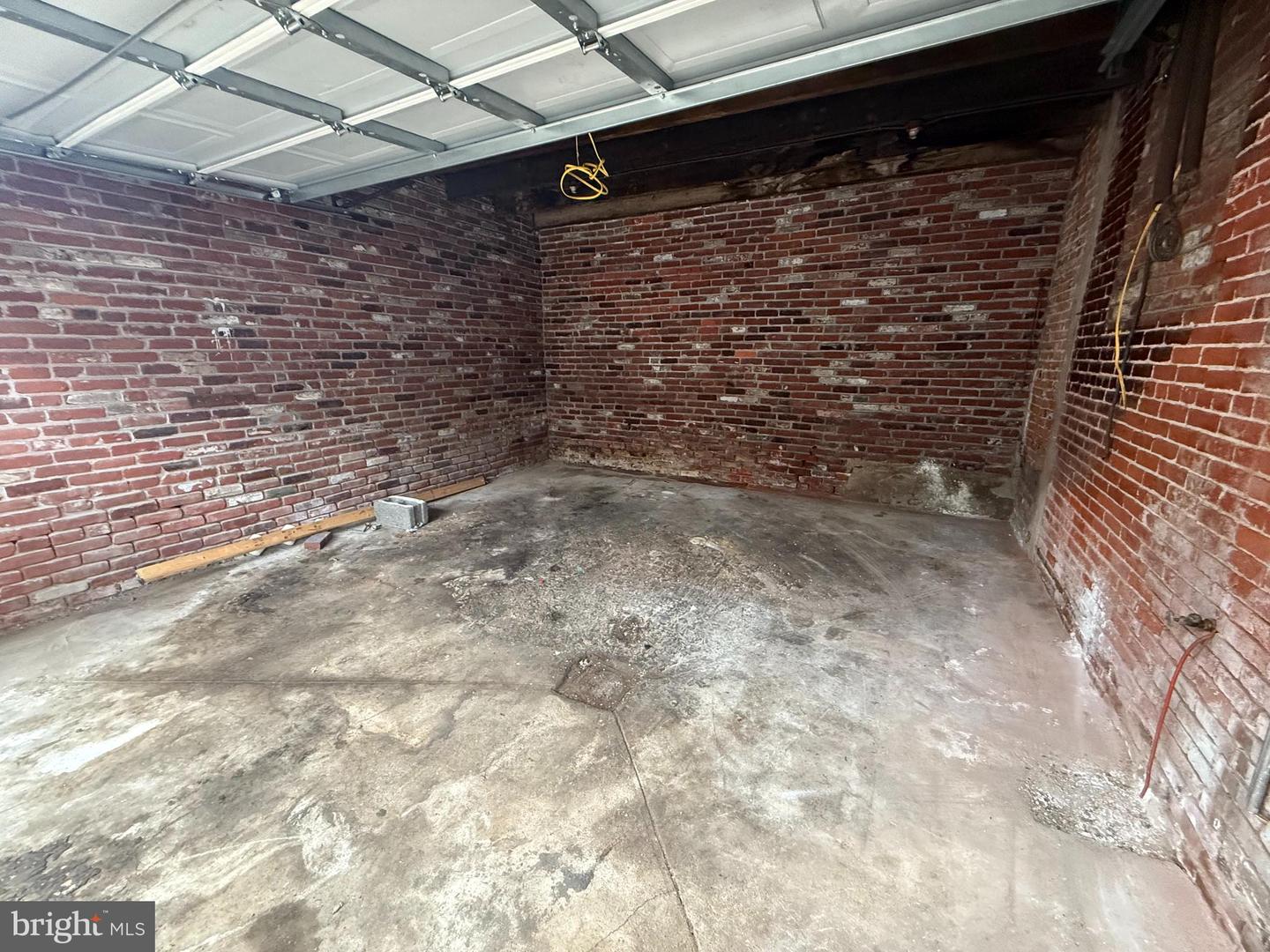 2614 W Montgomery Ave Property Photo 2