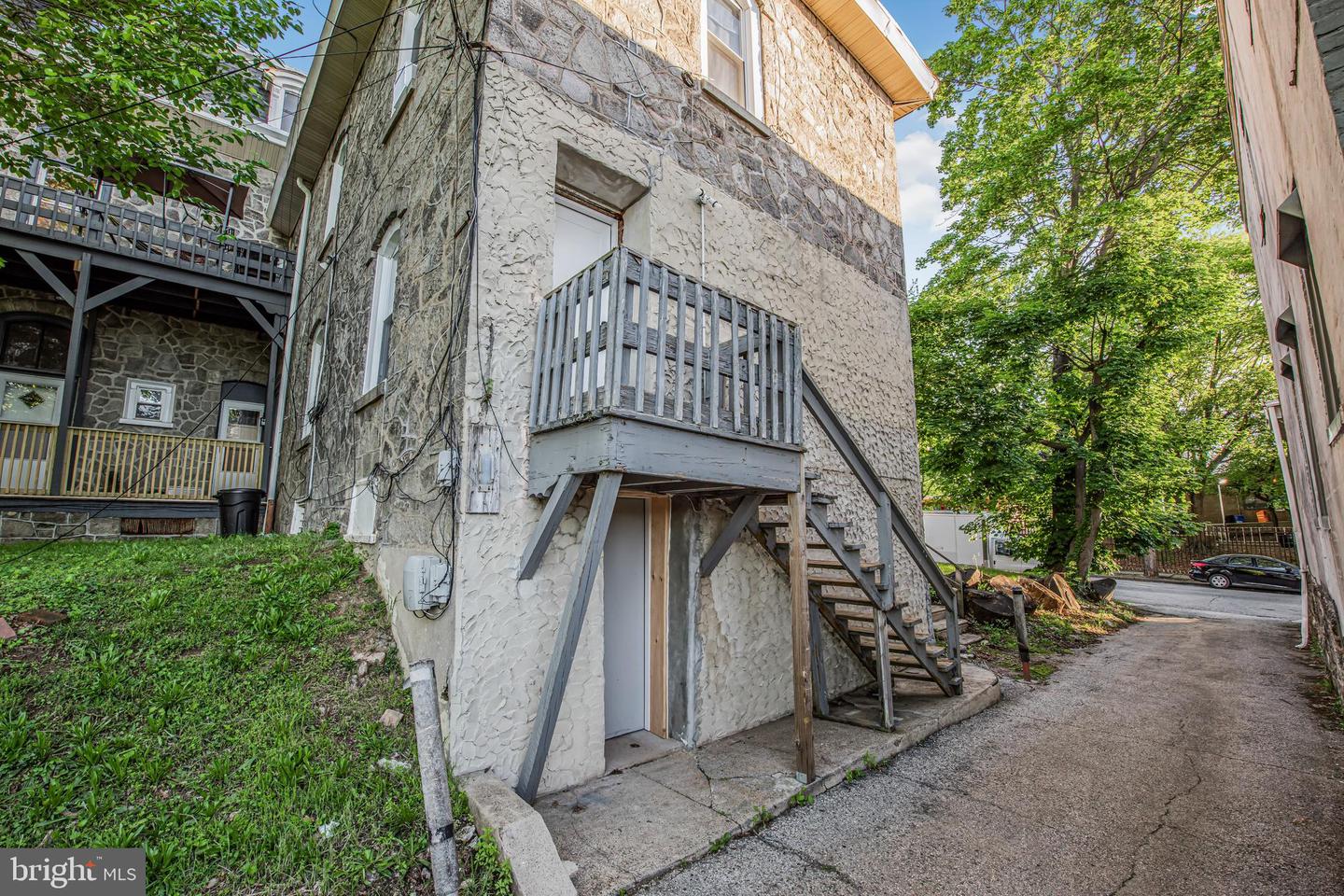 90 E Johnson St Property Photo 13