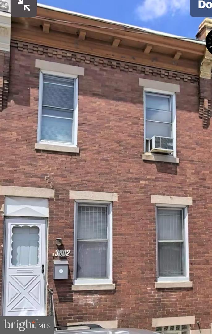 3802 N DARIEN ST Property Photo 1