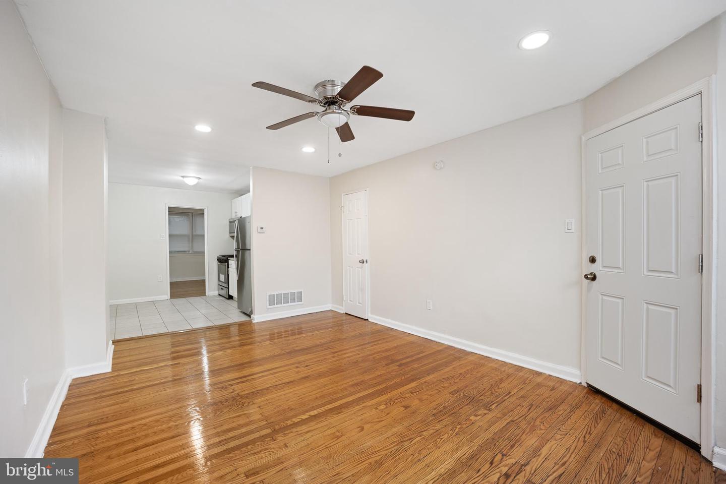 5324 N Marvine St Property Photo 2