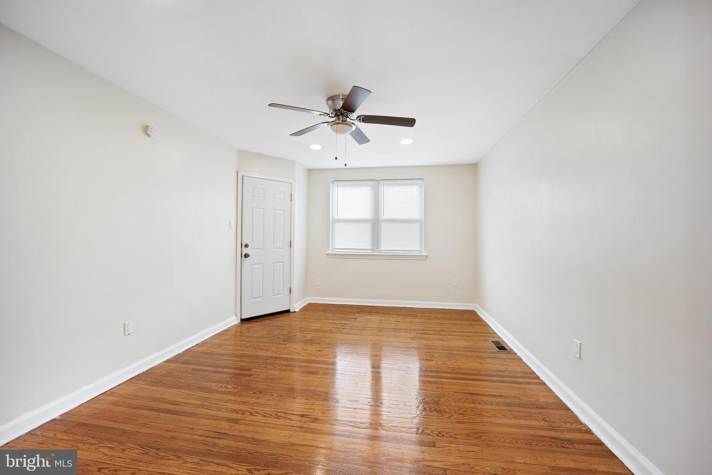 5324 N Marvine St Property Photo 3