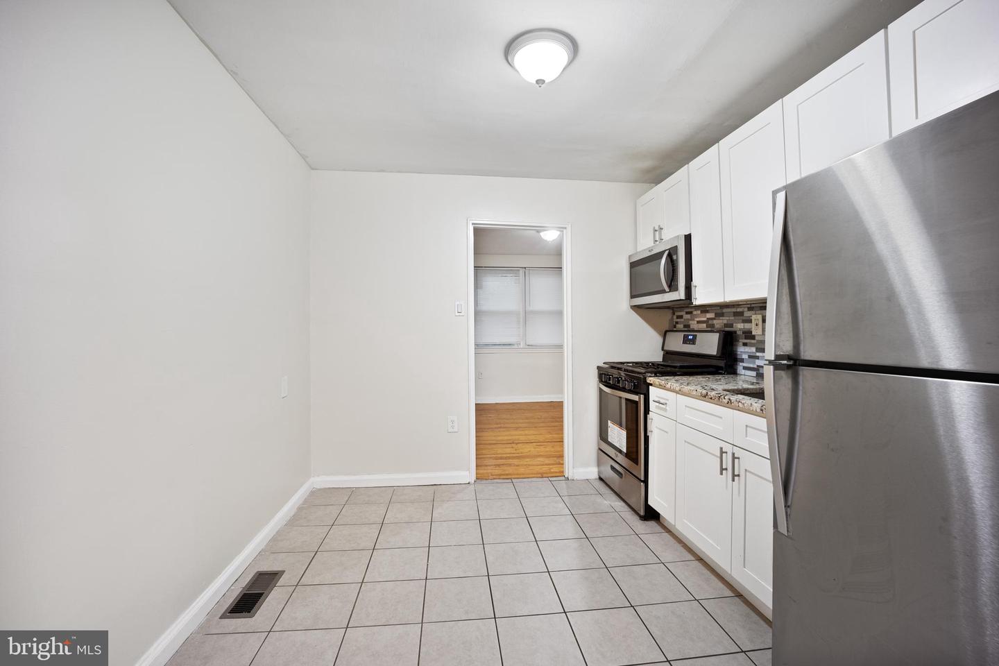 5324 N Marvine St Property Photo 5