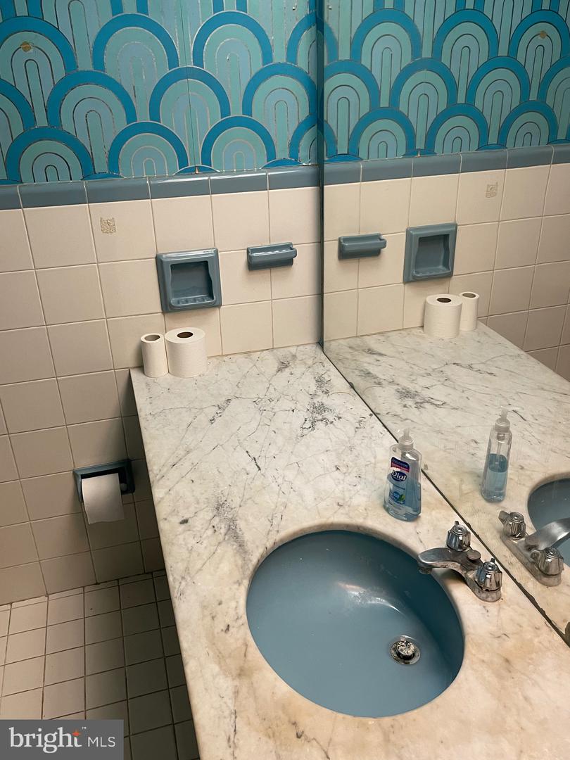 5720 Wissahickon Ave #b-18 Property Photo 5