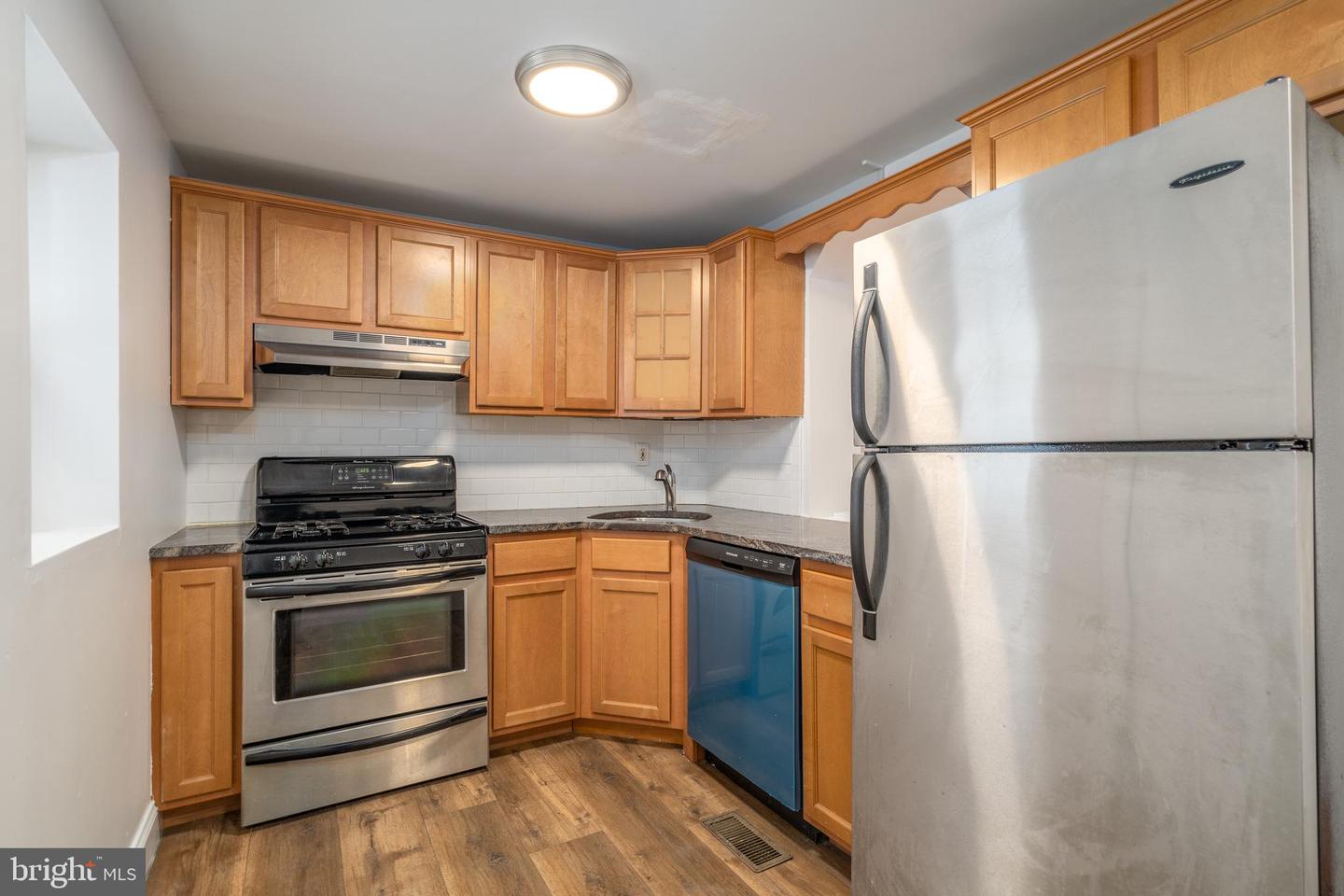 1635 Catharine St Property Photo 10